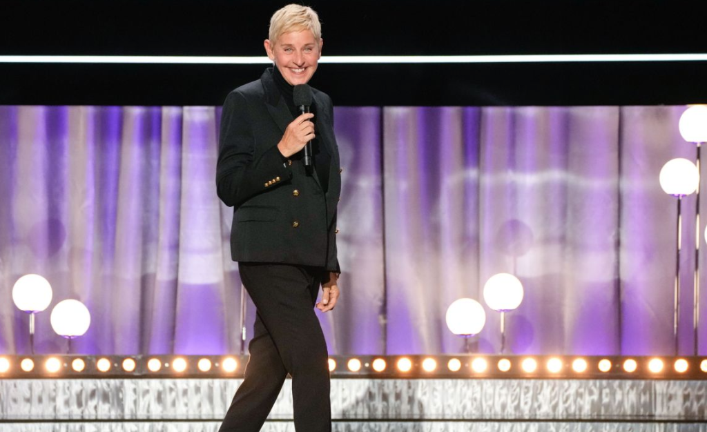 Ellen DeGeneres aborda el « doloroso » final de su programa de entrevistas en su nuevo show de stand up