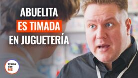ABUELITA ES TIMADA EN JUGUETERÍA