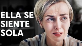 Ella se siente sola